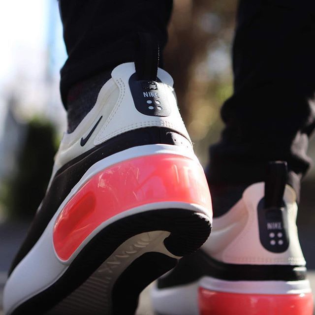 ナイキ ウィメンズ エアマックス ディア SE " ペールアイボリー" 3枚目