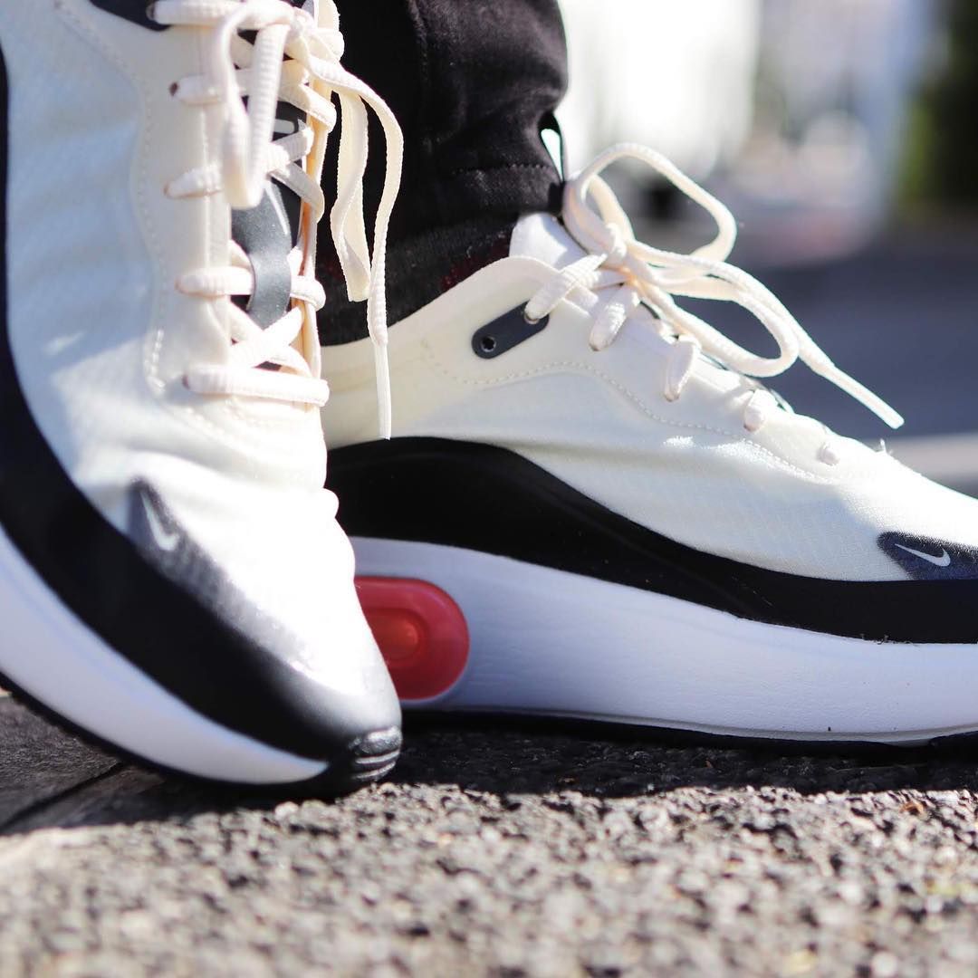 ナイキ ウィメンズ エアマックス ディア SE " ペールアイボリー" 2枚目