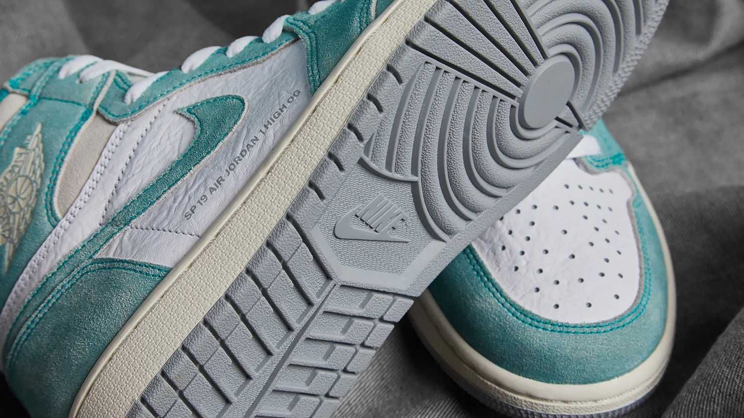 ナイキ エアジョーダン1 レトロ ハイ OG ターボグリーン 9枚目