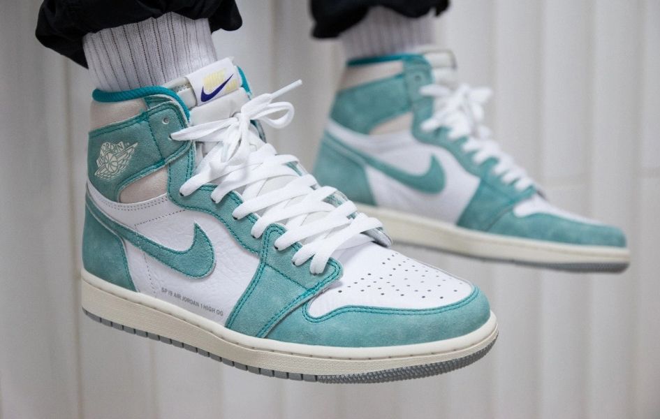 ナイキ エアジョーダン1 レトロ ハイ OG ターボグリーン 2枚目