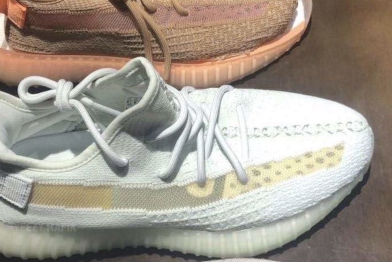 アディダス オリジナルス イージー ブースト 350 V2 ハイパースペース 4枚目