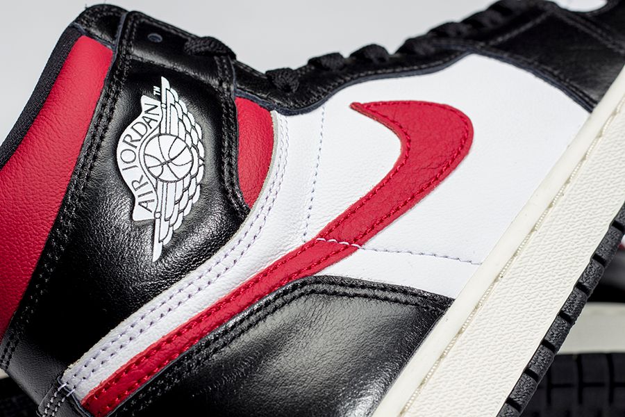 ナイキ エアジョーダン1 レトロ ハイ OG ブラック/ホワイト/ジムレッド 22枚目