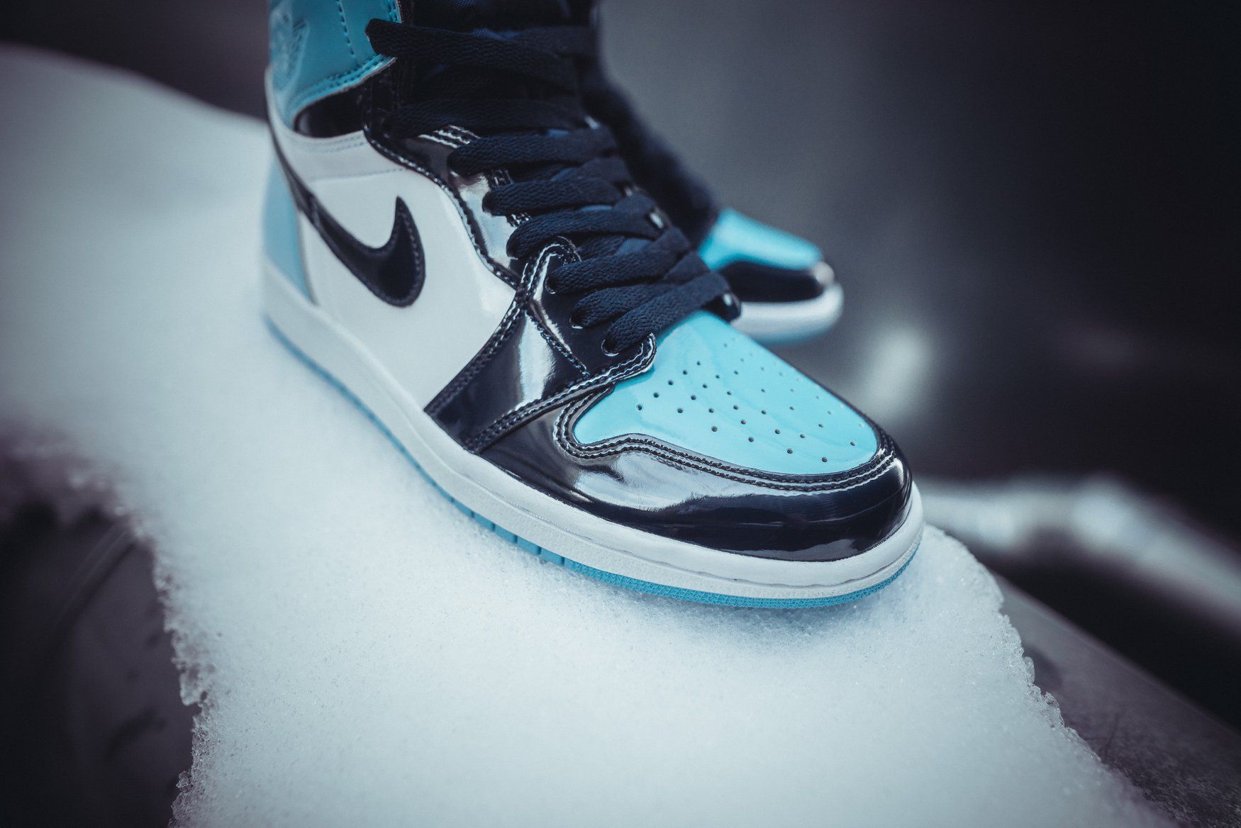 ナイキ ウィメンズ エアジョーダン1 OG UNC パテントレザー 3枚目