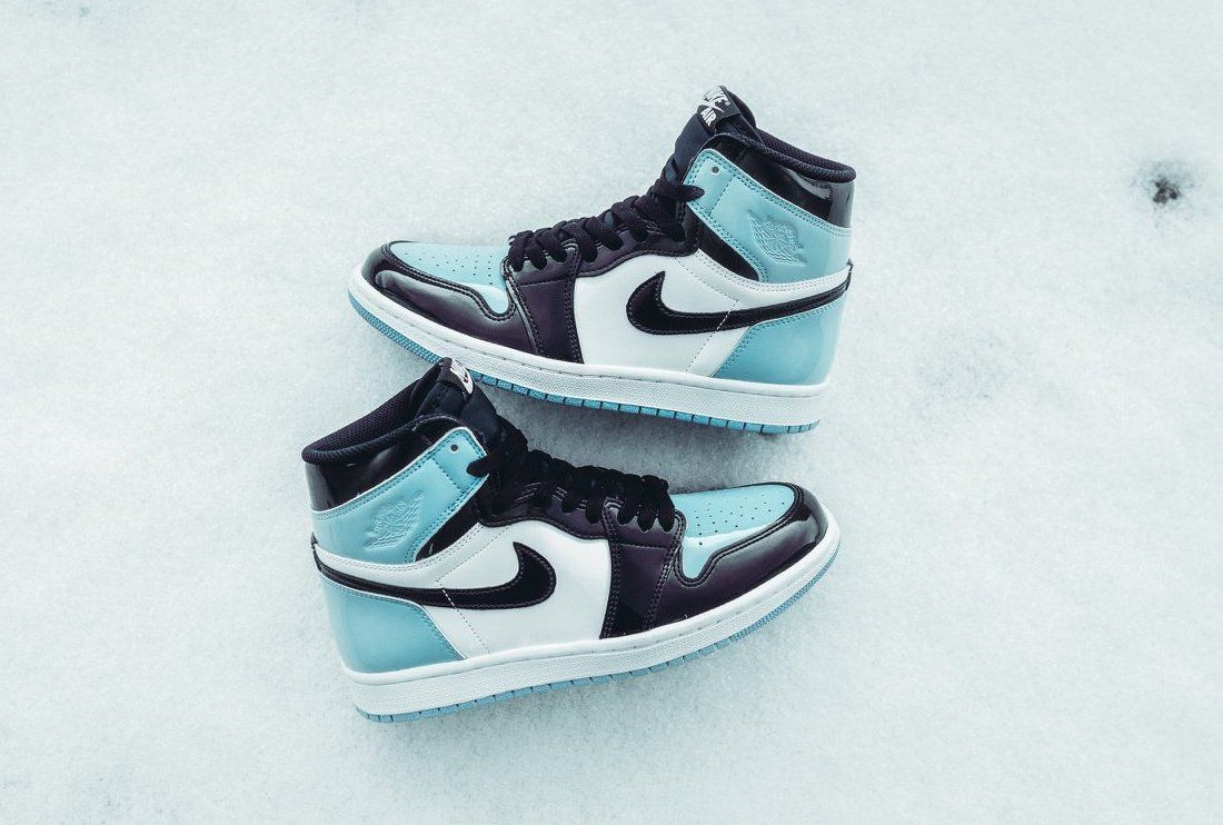 ナイキ ウィメンズ エアジョーダン1 OG UNC パテントレザー 2枚目