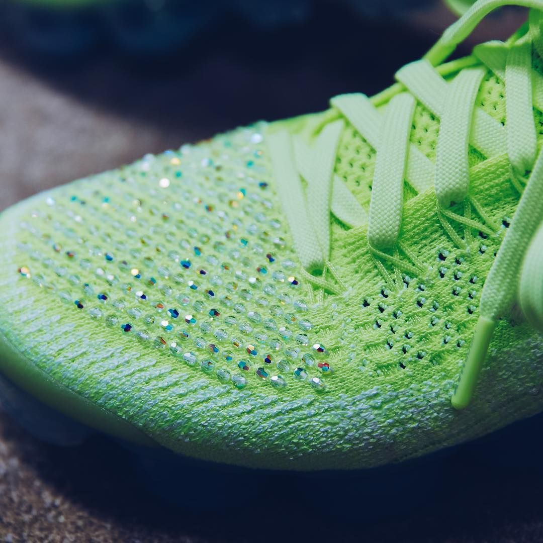 ナイキエアヴェイパーマックスフライニット2 ネオンカラー 2枚目