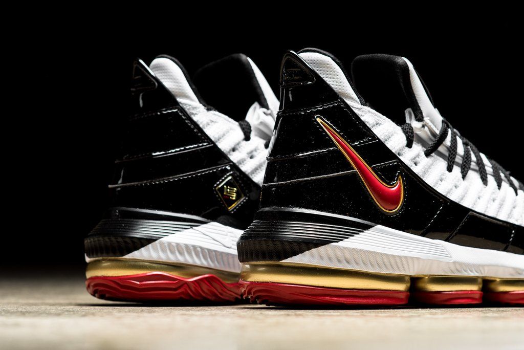 ナイキ レブロン16 リミックス 4枚目