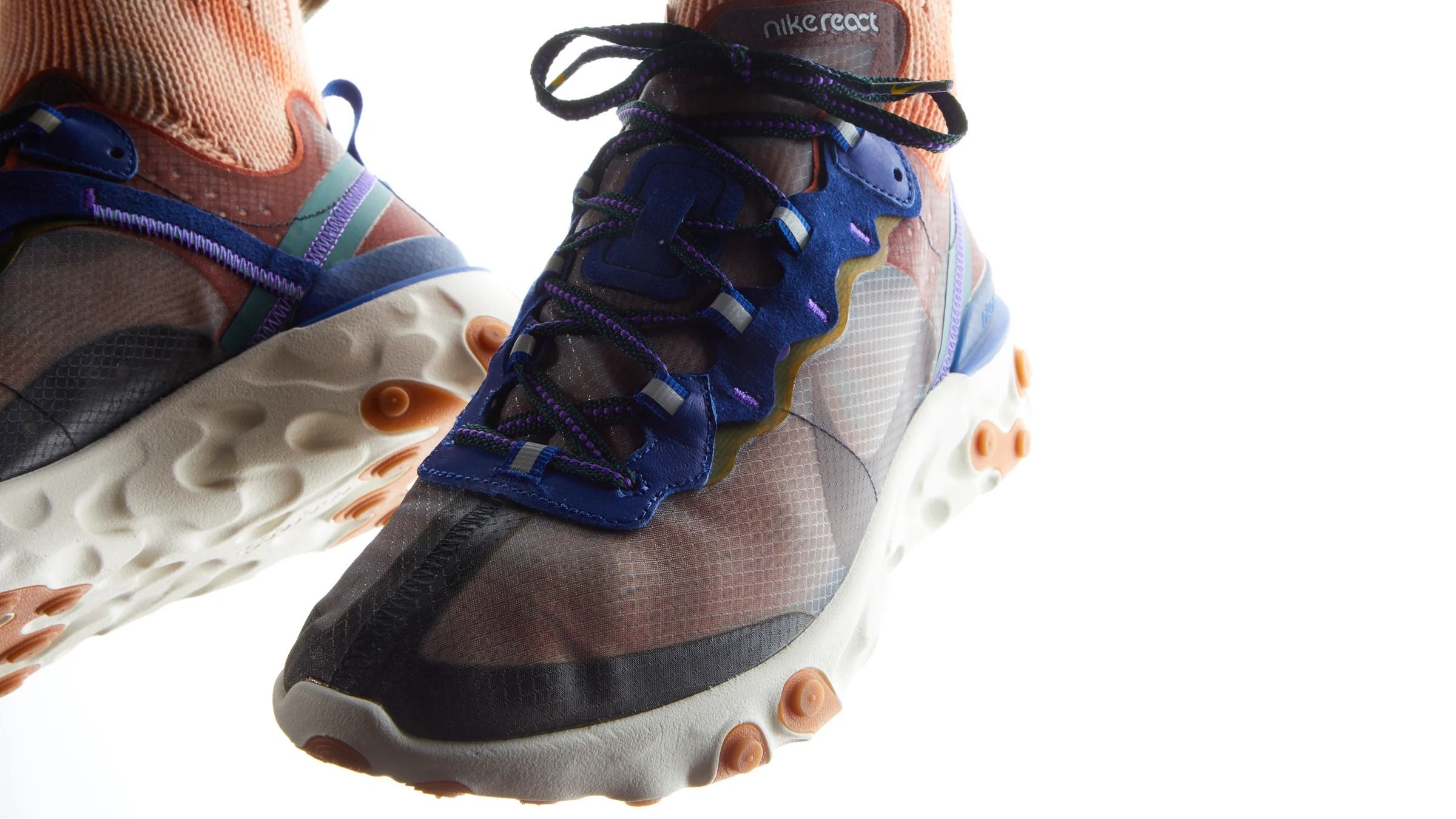 ナイキ リアクトエレメント87 ダスティピーチ & モス 2色 3枚目