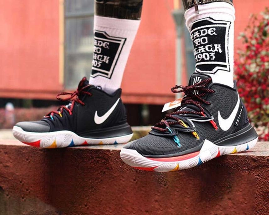 【Kyrie 5】'Friends' Nike Kyrie 5 Freindsの新品/中古フリマ(通販)|スニダン