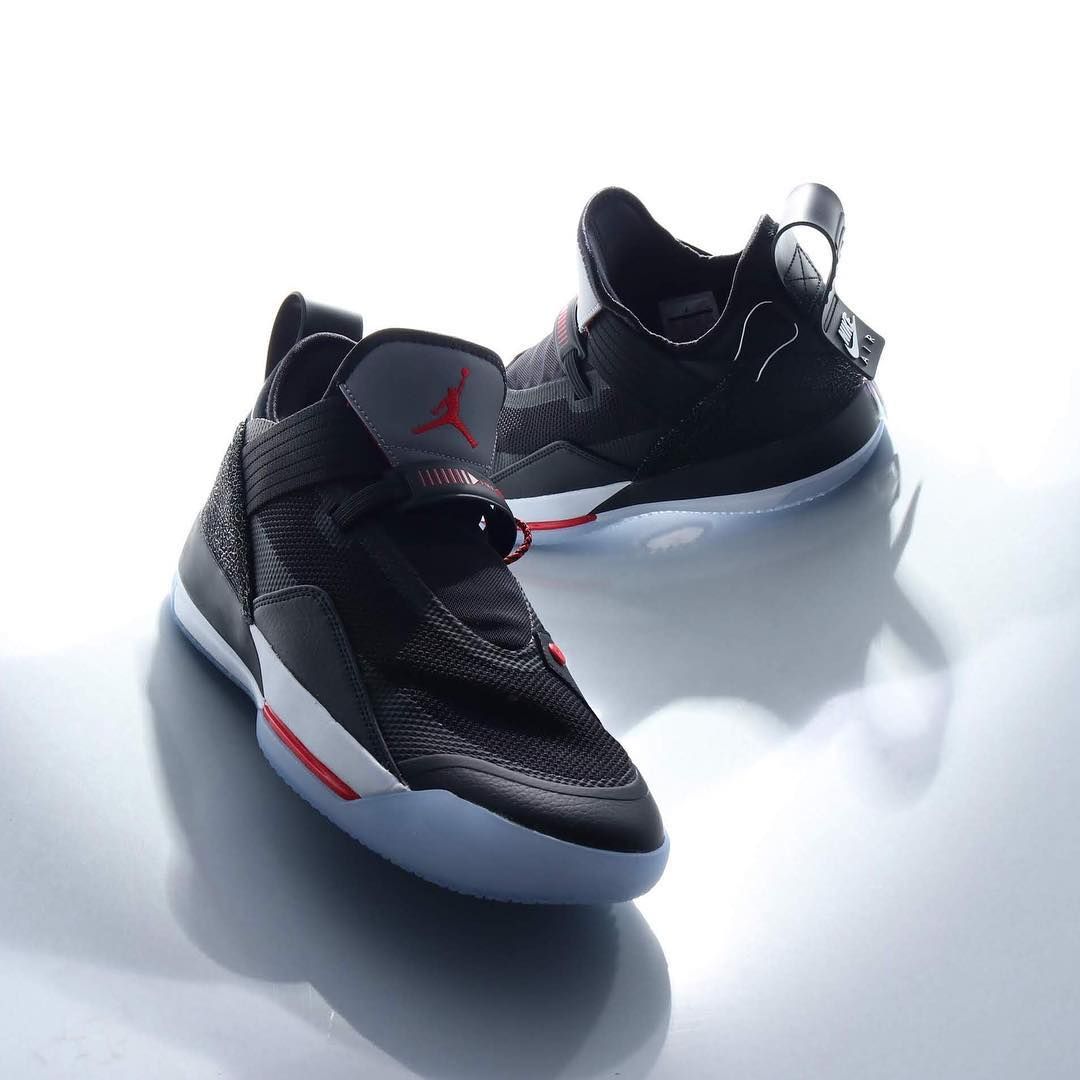 ナイキ エアジョーダン33 ブラック/ファイア レッド 2枚目