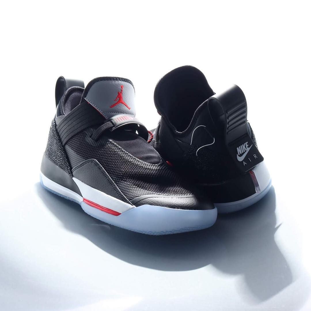 ナイキ エアジョーダン33 ブラック/ファイア レッド 3枚目