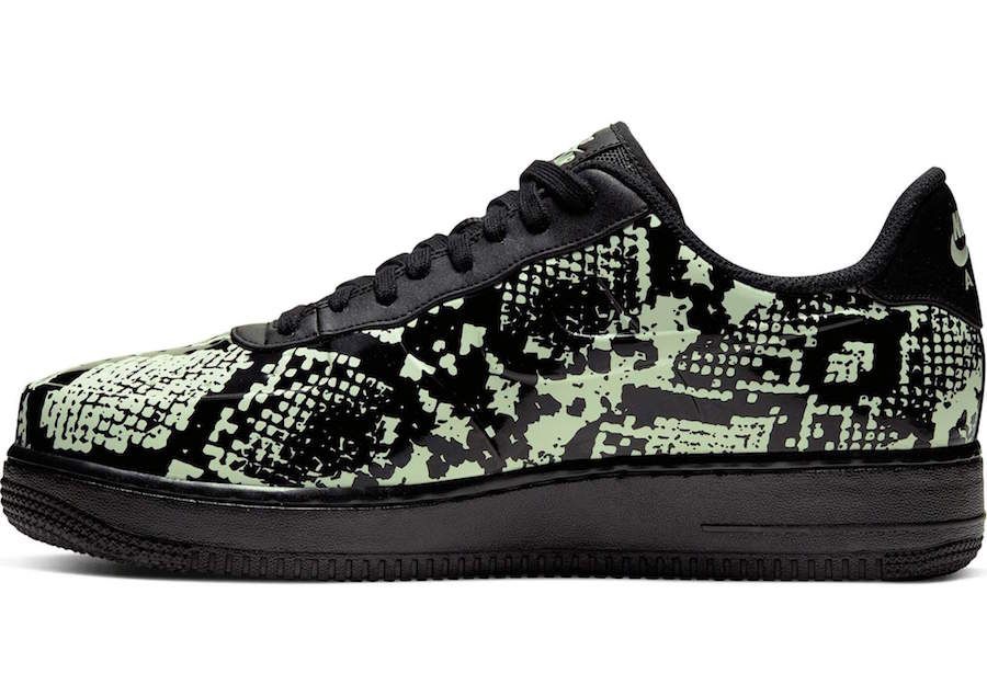 【スニダンで購入可】NIKE AIR FORCE 1 FOAMPOSITE PRO CUP GLOW SNAKESKIN 2枚目