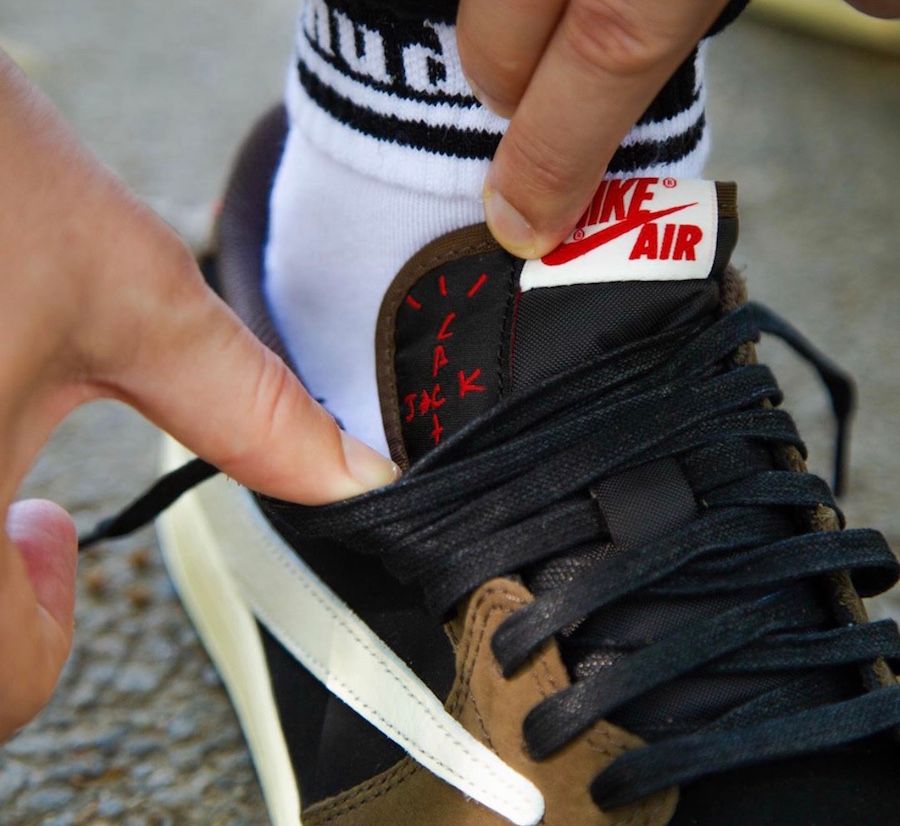 【スニダンで購入可】TRAVIS SCOTT × NIKE AIR JORDAN 1 LOW 抽選/定価/販売店舗あり 13枚目