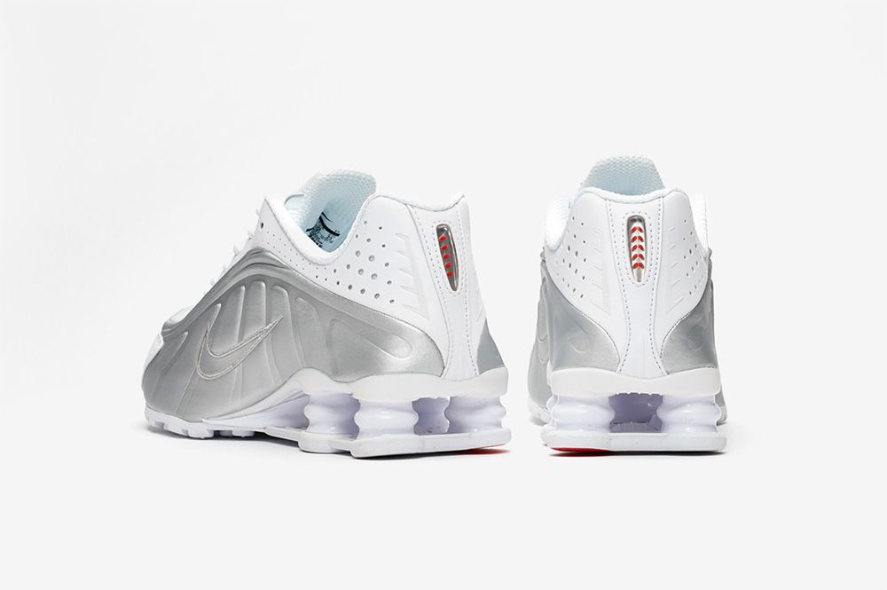 ナイキ W ショックス R4 ホワイト/メタリックシルバー 4枚目
