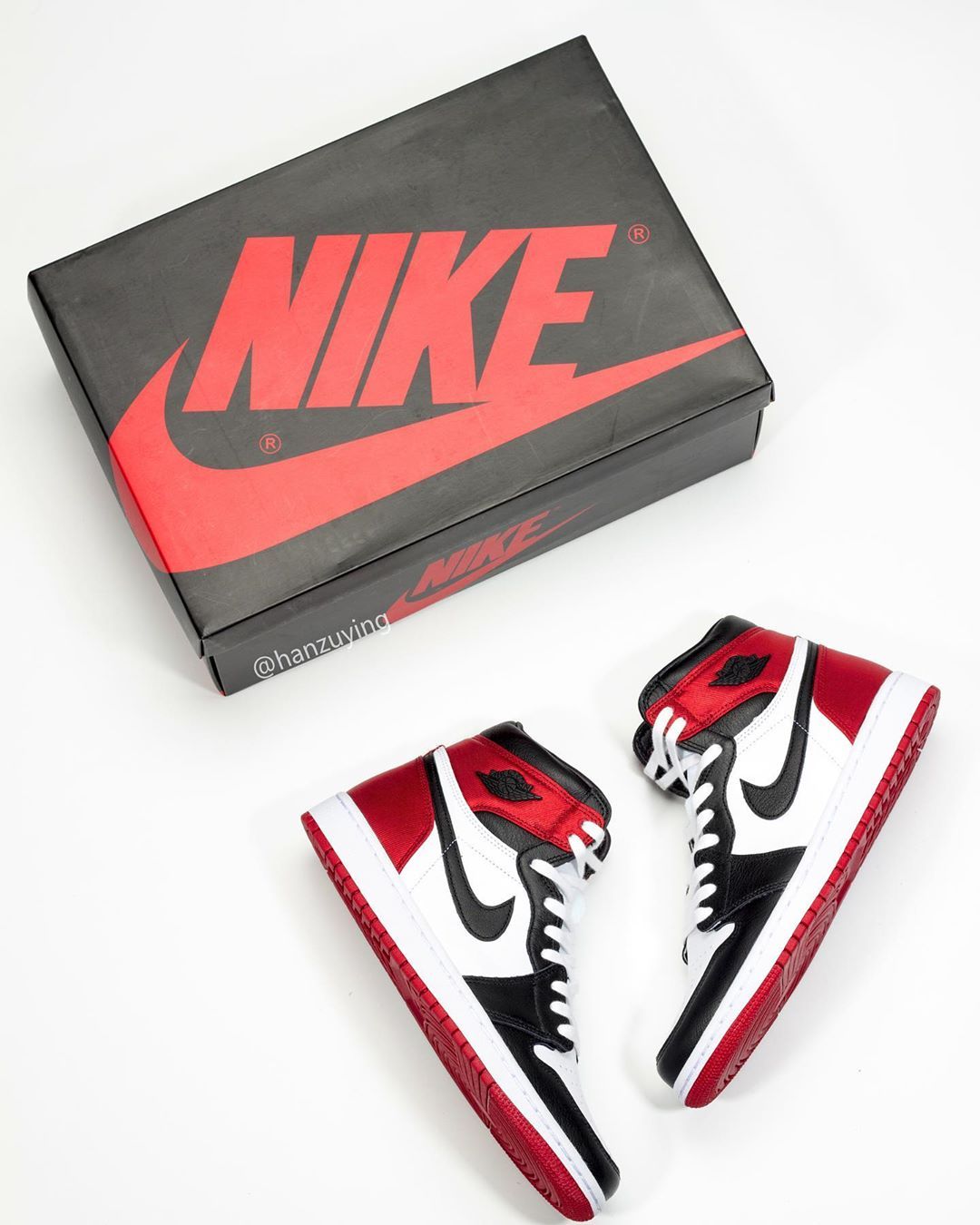 ナイキ ウィメンズ エアジョーダン1 サテン ブラックトゥ 15枚目