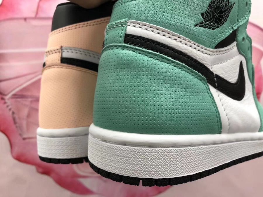 ナイキ エアジョーダン1 ハイ OG ミスマッチ 2枚目