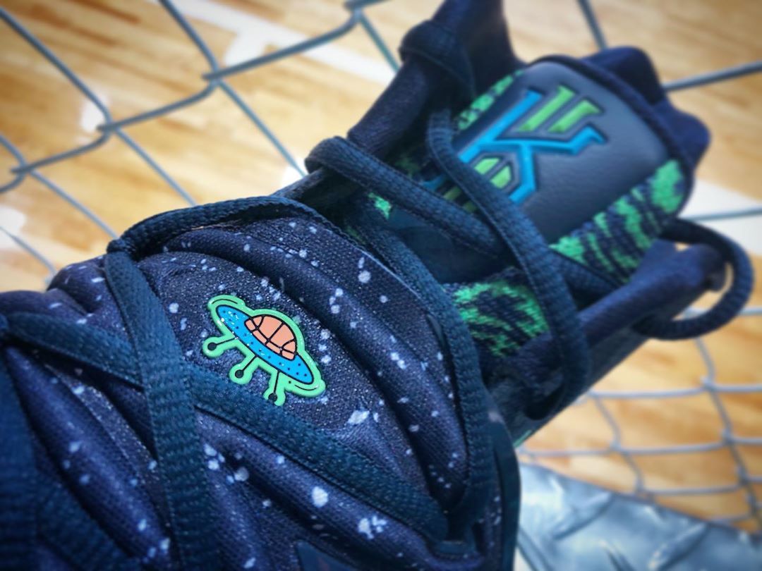 ナイキ カイリー5 UFO 6枚目