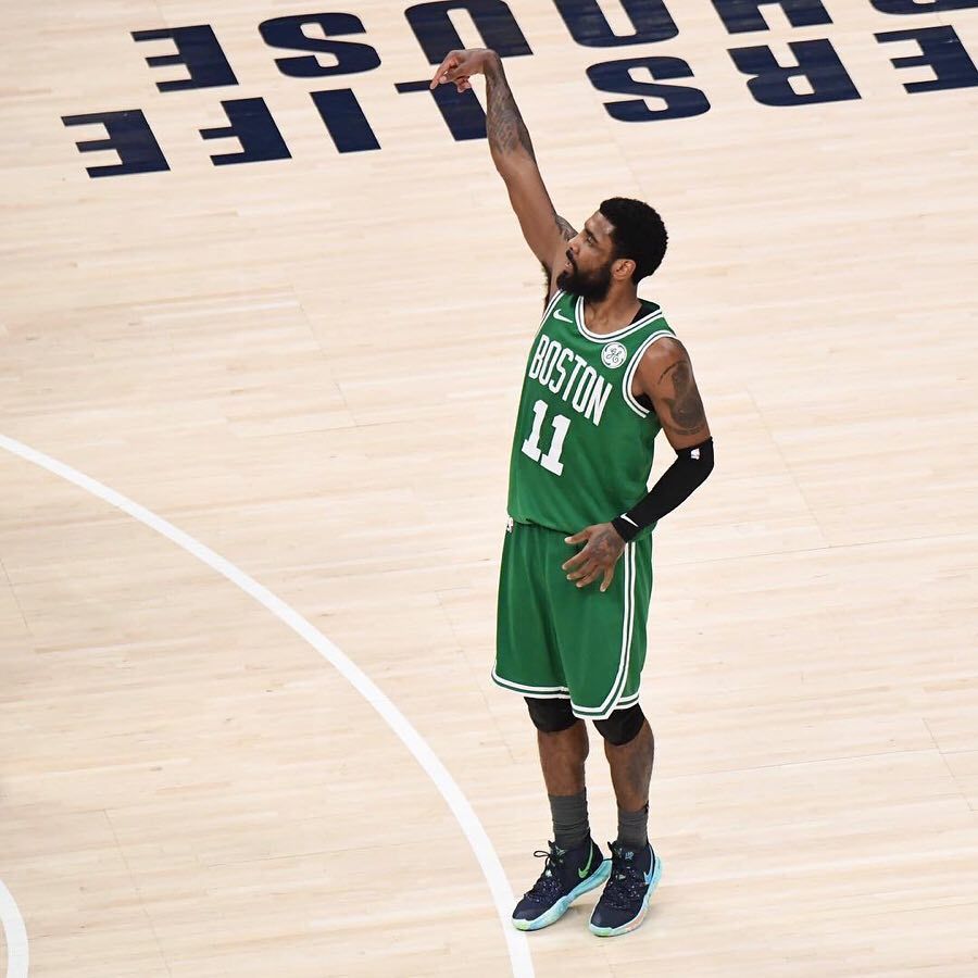 ナイキ カイリー5 UFO 3枚目