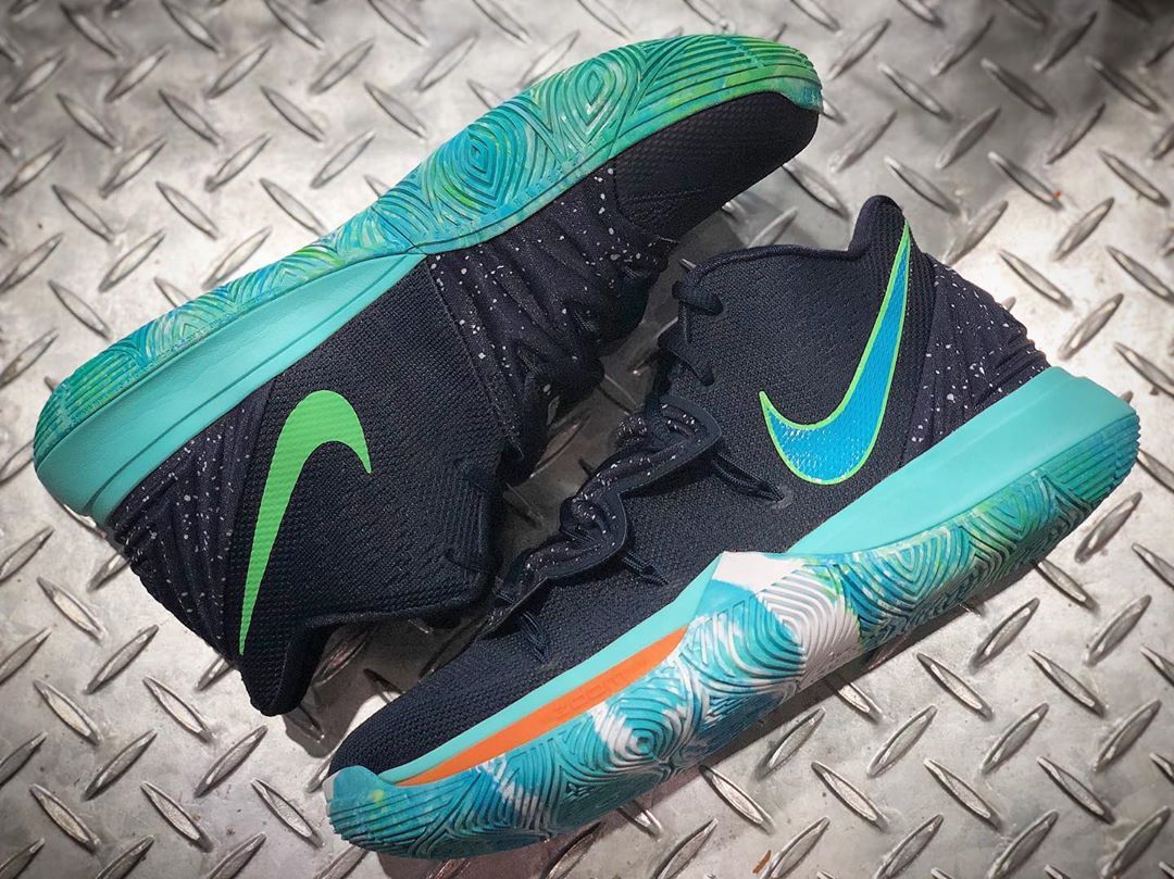 ナイキ カイリー5 UFO 5枚目