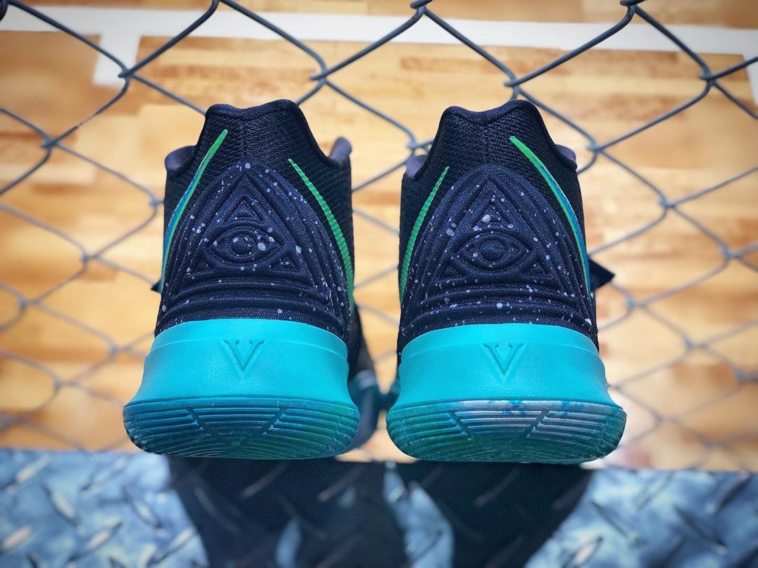 ナイキ カイリー5 UFO 7枚目