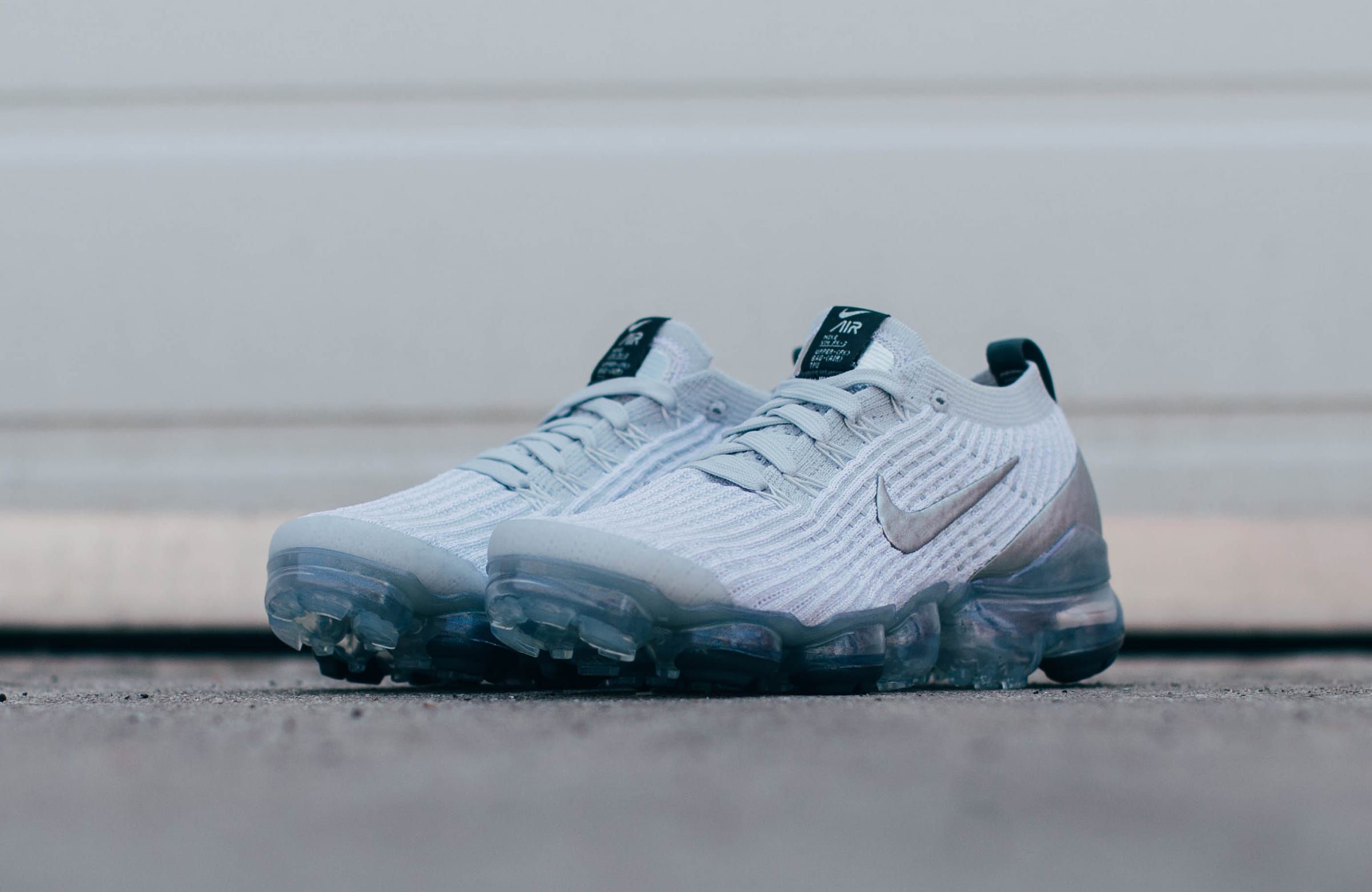 ナイキ エアヴェイパーマックス フライニット3 メタリックシルバー 2枚目