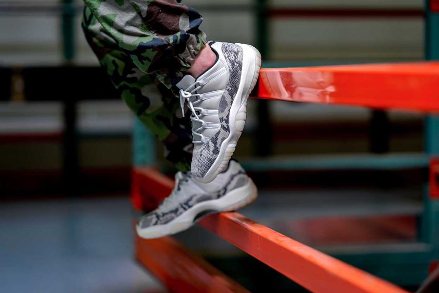 Air jordan 11 low light bone best sale