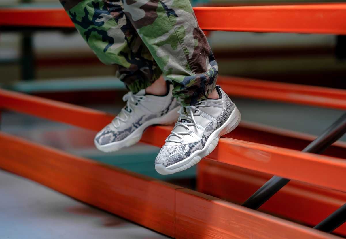 ナイキ エアジョーダン11 スネークスキン ライトボーン/ユニバーシティレッド 2枚目