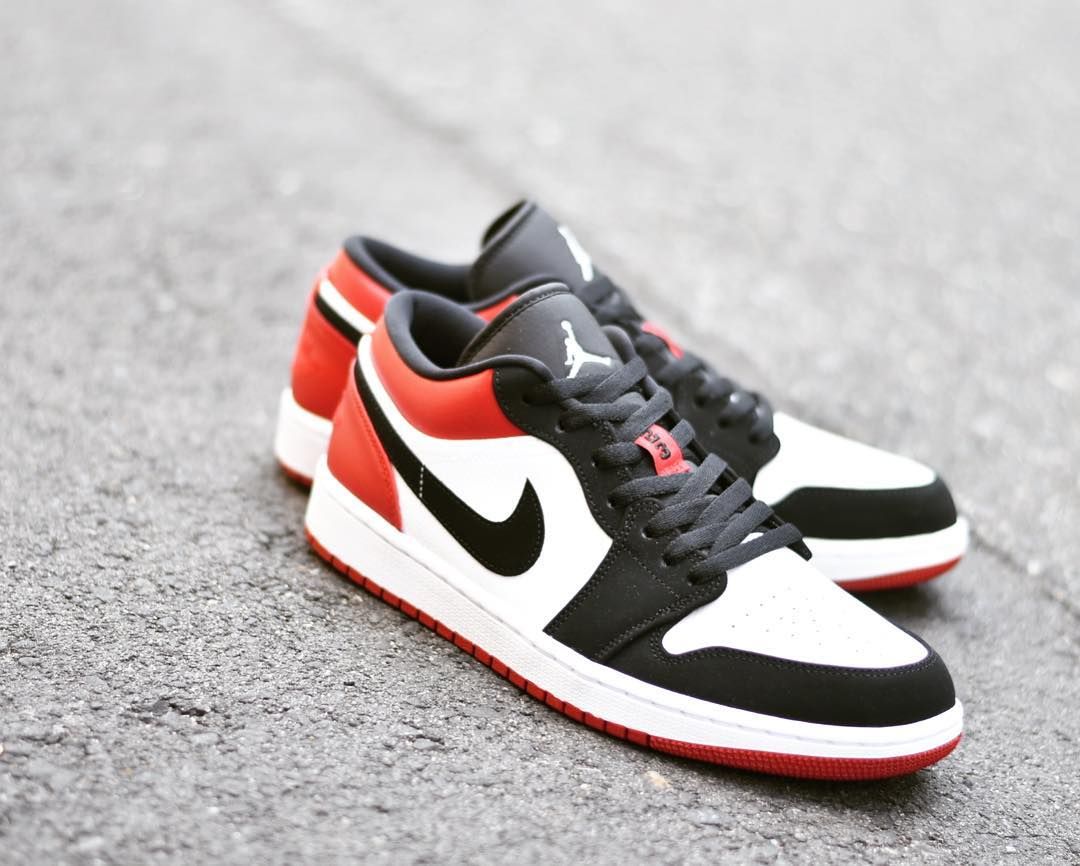 ナイキ エアジョーダン1 ロー ブラックトゥ 3枚目