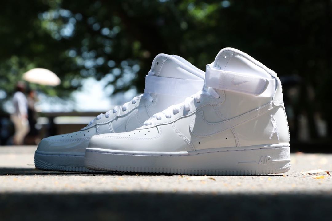 【スニダンで購入可】NIKE AIR FORCE 1 HIGH SHEED TRIPLE WHITE 2枚目