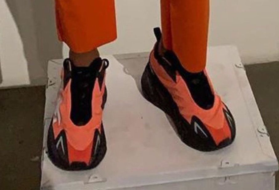 【スニダンで購入可】ADIDAS YEEZY BOOST 700 MNVN "BLACK" 抽選/定価/販売店舗まとめ 17枚目