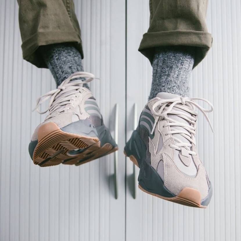 adidas yeezy boost 700 v2