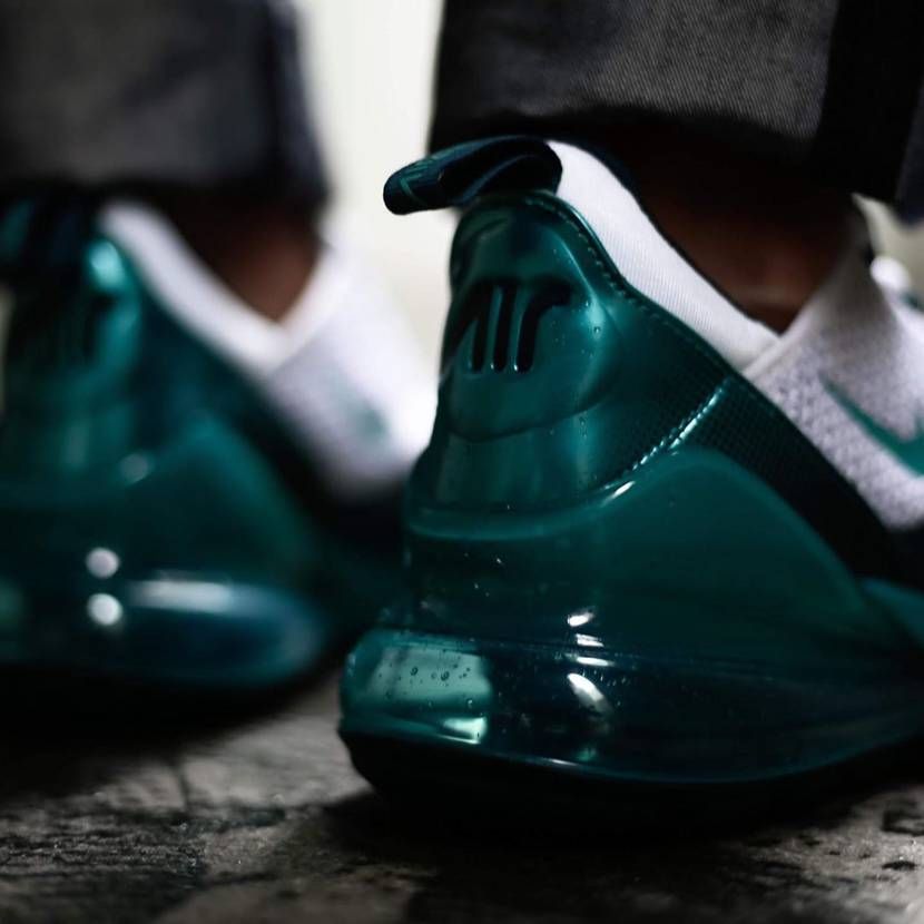 ナイキ エアマックス270 スピリットテール 2枚目