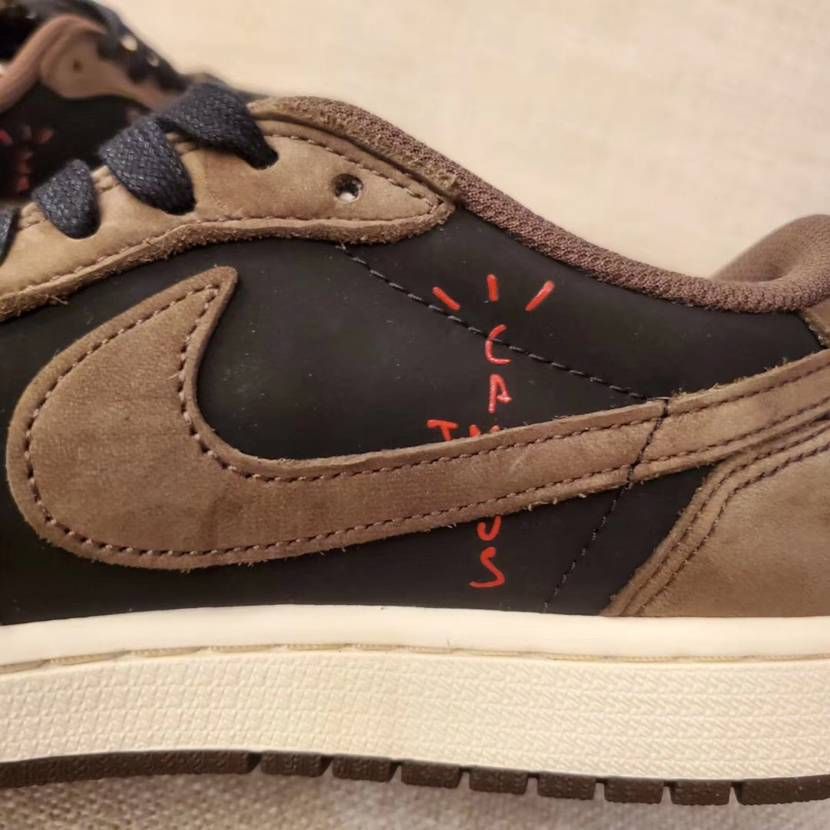 【スニダンで購入可】TRAVIS SCOTT × NIKE AIR JORDAN 1 LOW 抽選/定価/販売店舗あり 6枚目