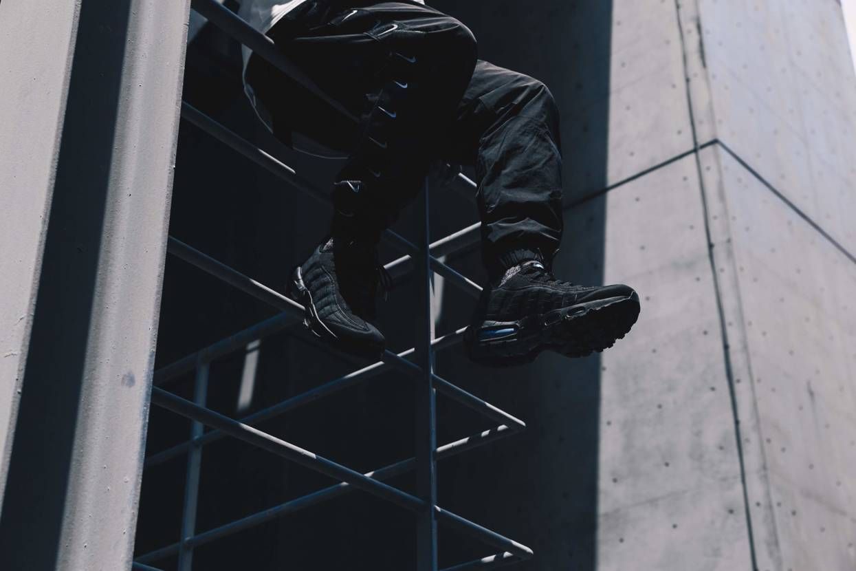 ナイキ エアマックス95 ブラック/インペリアル ブルー atmos限定 2枚目