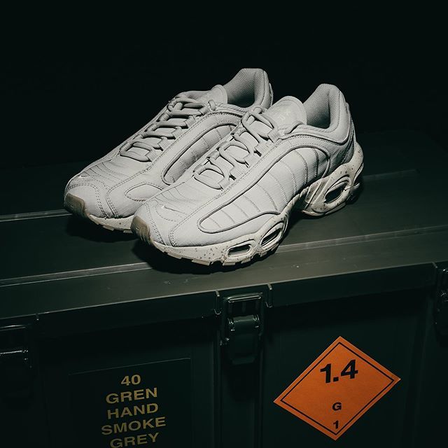 ナイキ エアマックステイルウィンド Ⅳ  2色 1枚目