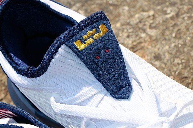 ナイキ レブロン16 ロー ホワイト/ネイビー  3枚目