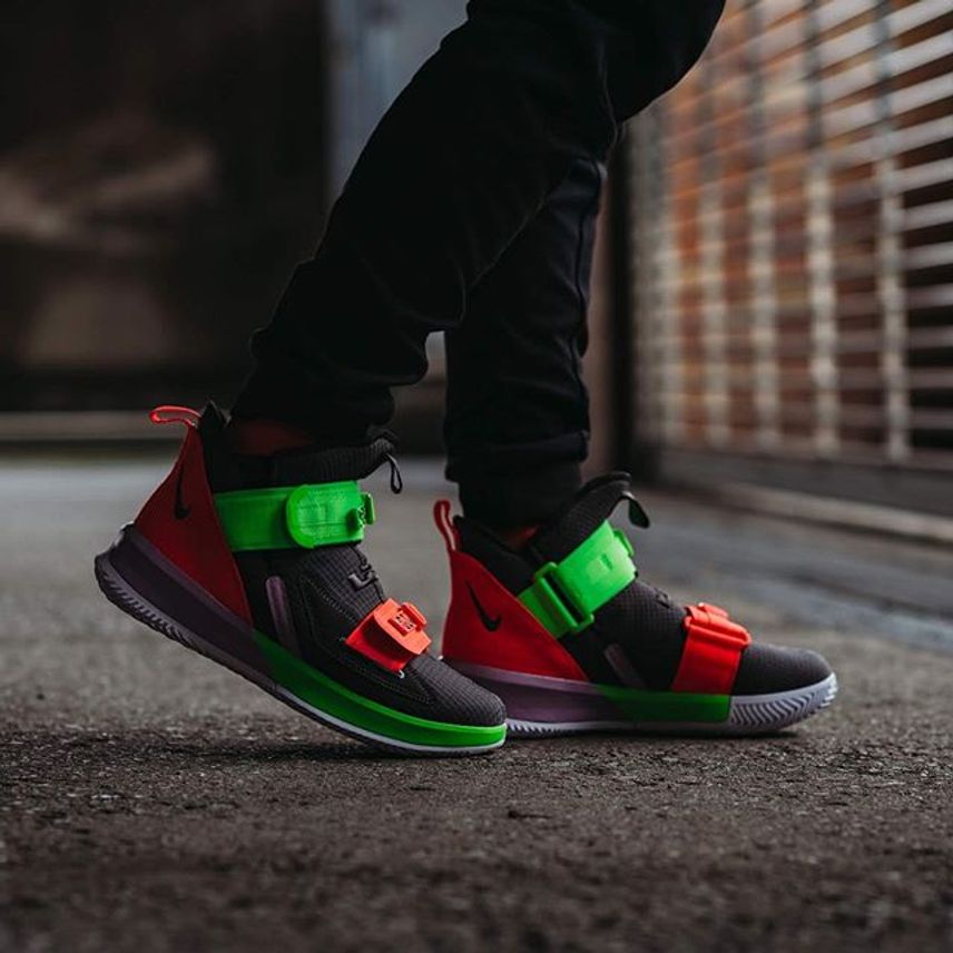 ナイキ レブロンソルジャー13 SFG ブラック