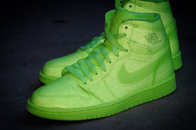 ナイキ エアジョーダン1 ベアリーボルト 2枚目