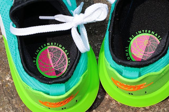 ナイキ レブロン16 ロー ミントグリーン 4枚目