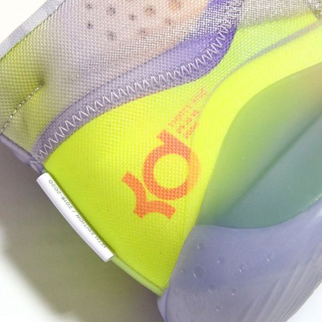 ナイキ ズーム KD12 EYBL イエロー 4枚目