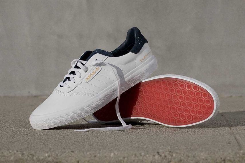 アディダス 3MC X ジェイク