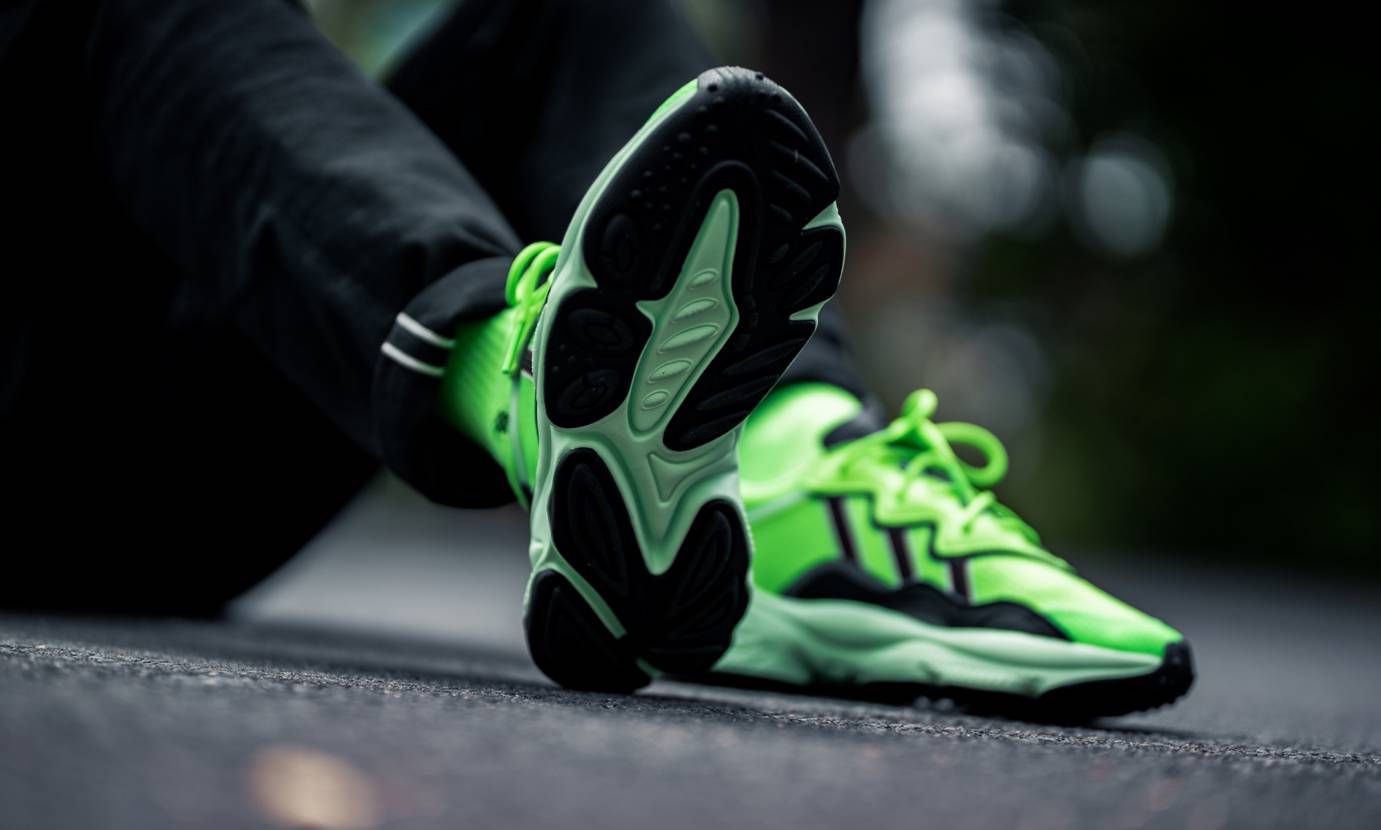 アディダス オズウィーゴ ネオングリーン 2枚目