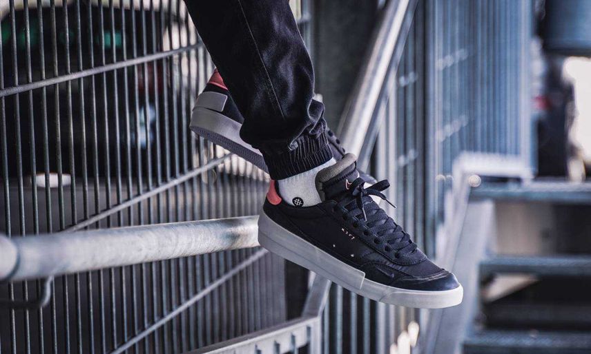 ナイキ ドロップ タイプ ブラック/ピンクティント