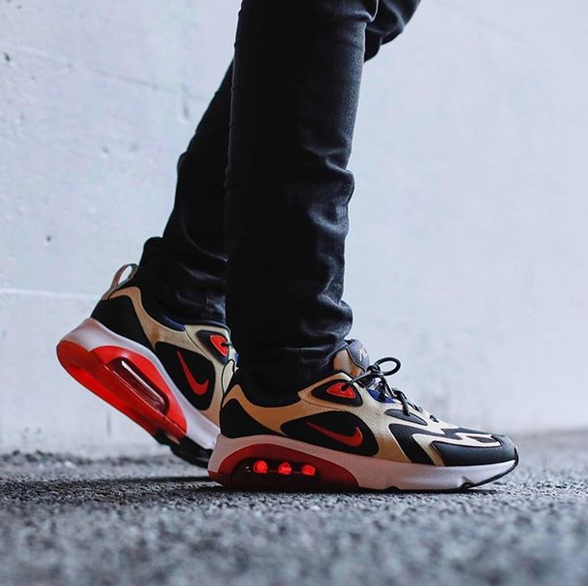 ナイキ エアマックス200 チームゴールド/ユニバーシティレッド