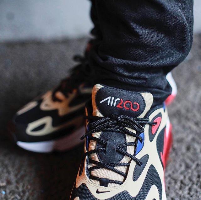 ナイキ エアマックス200 チームゴールド/ユニバーシティレッド 3枚目