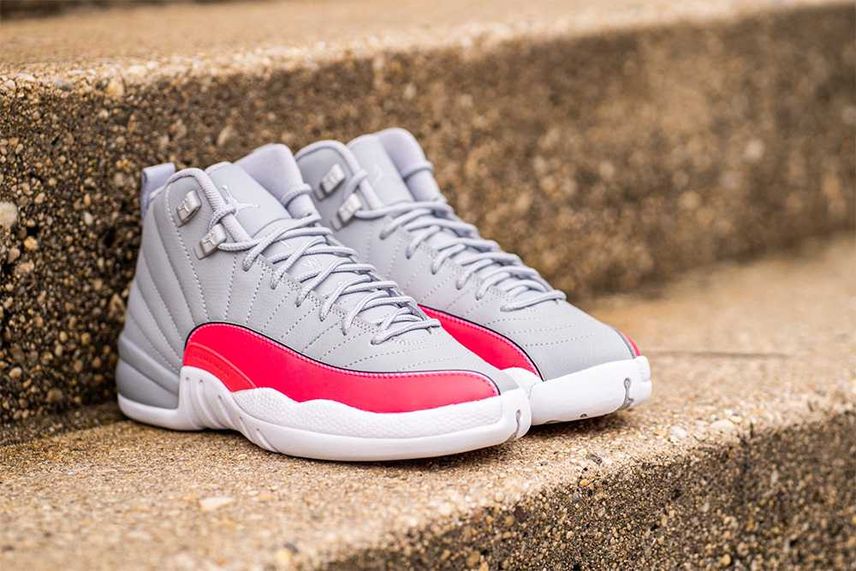 ナイキ エアジョーダン12 ウルフグレー/レーサーピンク