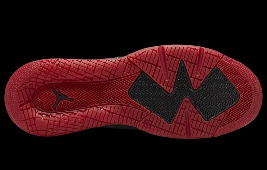 ナイキ ジョーダンマーズ270 ブレッド 2枚目