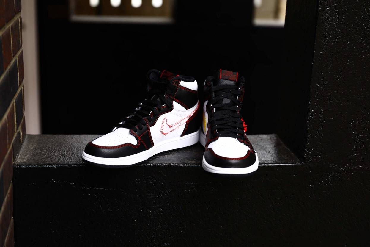 ナイキ エアジョーダン1 ハイ OG デファイアント ブラック/イエロー/ジムレッド 2枚目