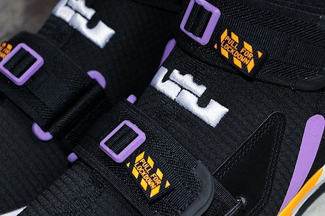 ナイキ レブロンソルジャー13 レイカーズ 3枚目