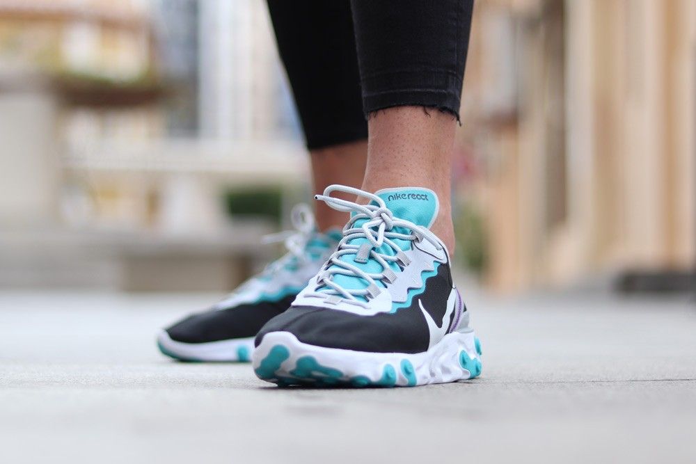 ナイキ リアクトエレメント55 SE ピュアプラチナ/ウルフグレー 2枚目