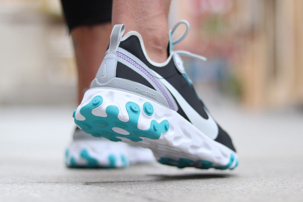 ナイキ リアクトエレメント55 SE ピュアプラチナ/ウルフグレー 4枚目